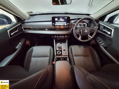 2024 Mitsubishi Outlander - Thumbnail