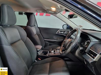 2024 Mitsubishi Outlander - Thumbnail