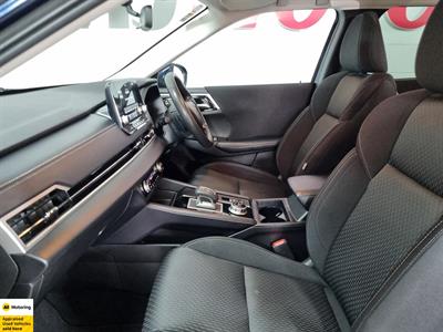 2024 Mitsubishi Outlander - Thumbnail