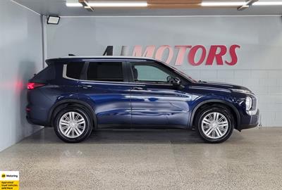 2024 Mitsubishi Outlander - Thumbnail