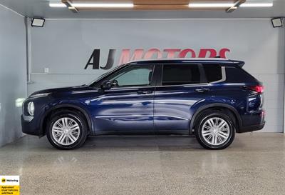 2024 Mitsubishi Outlander - Thumbnail