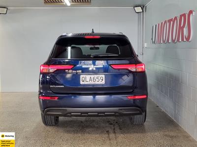 2024 Mitsubishi Outlander - Thumbnail