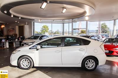 2013 Toyota Prius - Thumbnail