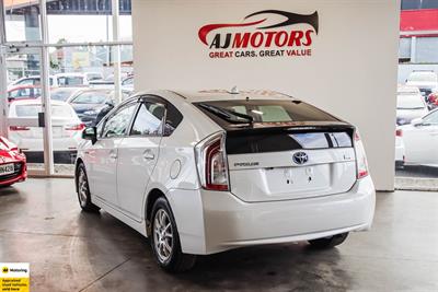 2013 Toyota Prius - Thumbnail