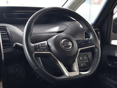 2016 Nissan Serena - Thumbnail