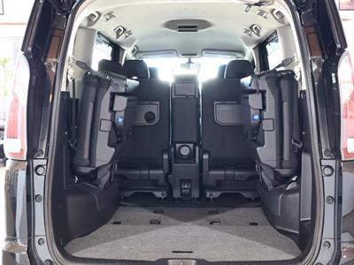 2016 Nissan Serena - Thumbnail