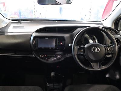 2018 Toyota Vitz - Thumbnail