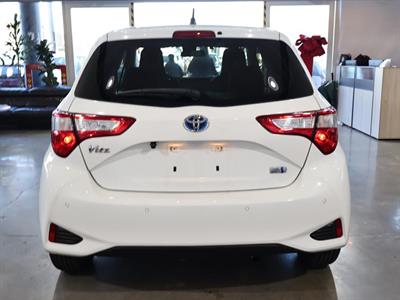 2018 Toyota Vitz - Thumbnail