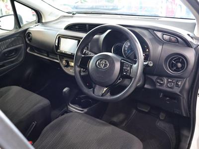 2018 Toyota Vitz - Thumbnail