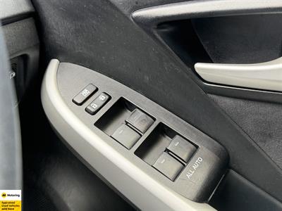 2015 Toyota Prius - Thumbnail