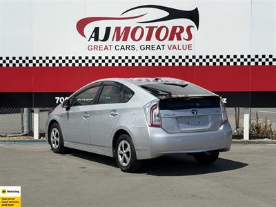 2015 Toyota Prius - Thumbnail