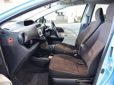 2013 Toyota Aqua - Thumbnail
