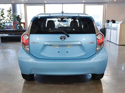 2013 Toyota Aqua - Thumbnail