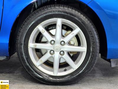 2013 Toyota Aqua - Thumbnail