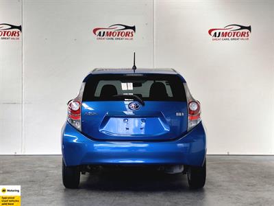 2013 Toyota Aqua - Thumbnail