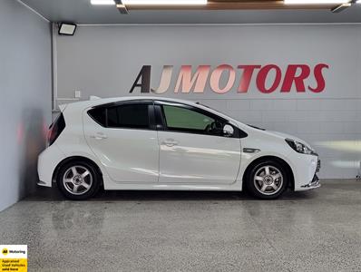 2015 Toyota Aqua - Thumbnail