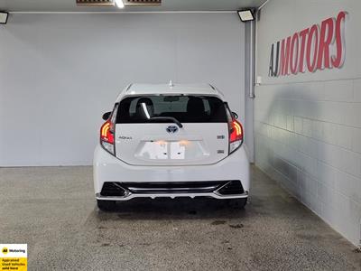 2015 Toyota Aqua - Thumbnail