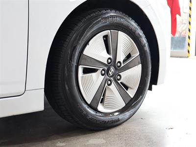 2022 Hyundai IONIQ - Thumbnail