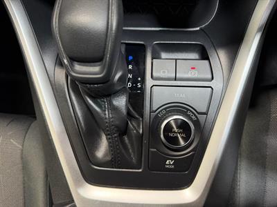 2019 Toyota RAV4 - Thumbnail