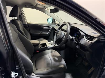 2019 Toyota RAV4 - Thumbnail