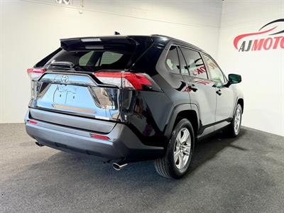 2019 Toyota RAV4 - Thumbnail