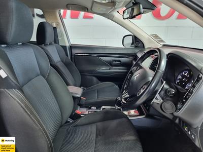 2020 Mitsubishi Outlander - Thumbnail