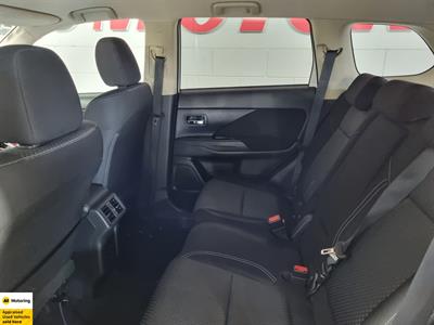 2020 Mitsubishi Outlander - Thumbnail