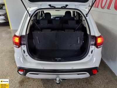 2020 Mitsubishi Outlander - Thumbnail