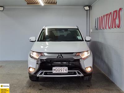 2020 Mitsubishi Outlander - Thumbnail