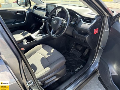 2022 Toyota RAV4 - Thumbnail