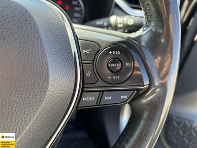 2022 Toyota RAV4 - Thumbnail