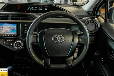 2015 Toyota Aqua - Thumbnail