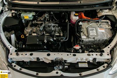 2015 Toyota Aqua - Thumbnail