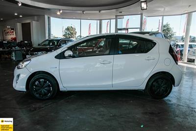 2015 Toyota Aqua - Thumbnail