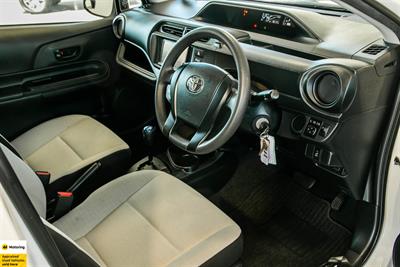 2015 Toyota Aqua - Thumbnail