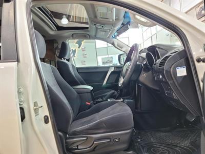 2016 Toyota LANDCRUISER - Thumbnail