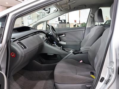 2010 Toyota Prius - Thumbnail