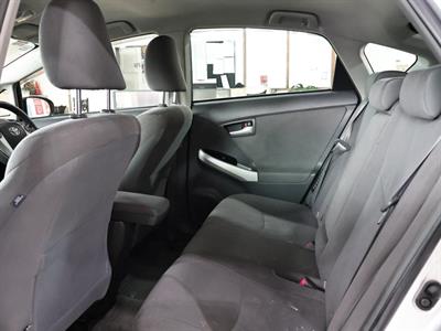 2010 Toyota Prius - Thumbnail