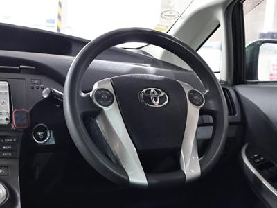2010 Toyota Prius - Thumbnail