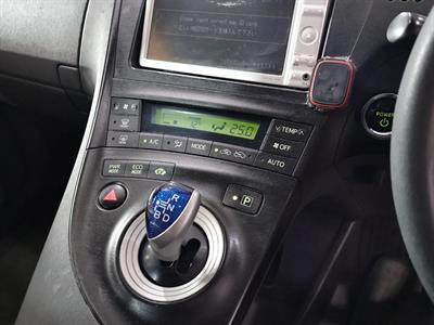 2010 Toyota Prius - Thumbnail