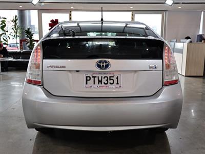 2010 Toyota Prius - Thumbnail