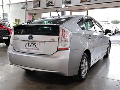 2010 Toyota Prius - Thumbnail