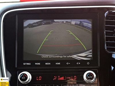 2022 Mitsubishi Outlander - Thumbnail