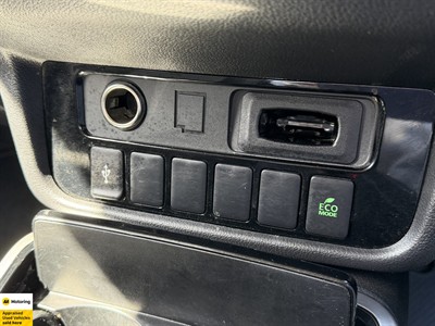 2022 Mitsubishi Outlander - Thumbnail