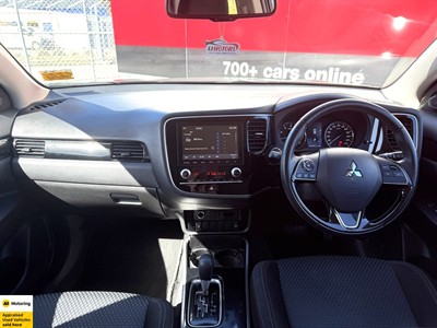 2022 Mitsubishi Outlander - Thumbnail