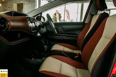 2015 Toyota Aqua - Thumbnail