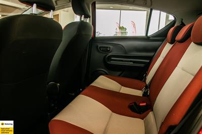 2015 Toyota Aqua - Thumbnail