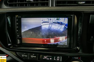 2015 Toyota Aqua - Thumbnail