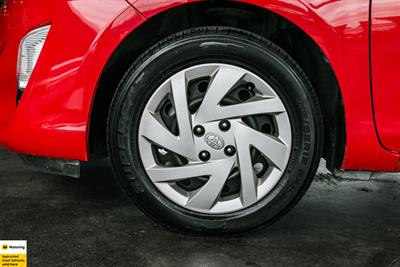 2015 Toyota Aqua - Thumbnail