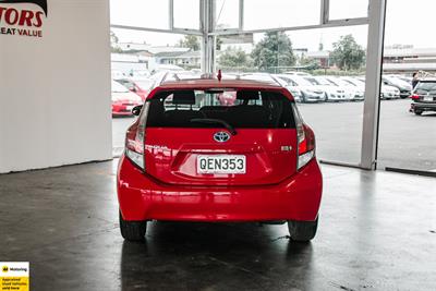 2015 Toyota Aqua - Thumbnail